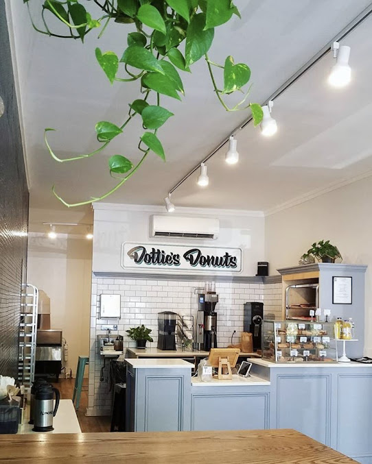 Dottie's Donuts - 6th St