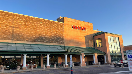 GIANT - Wynnewood Rd